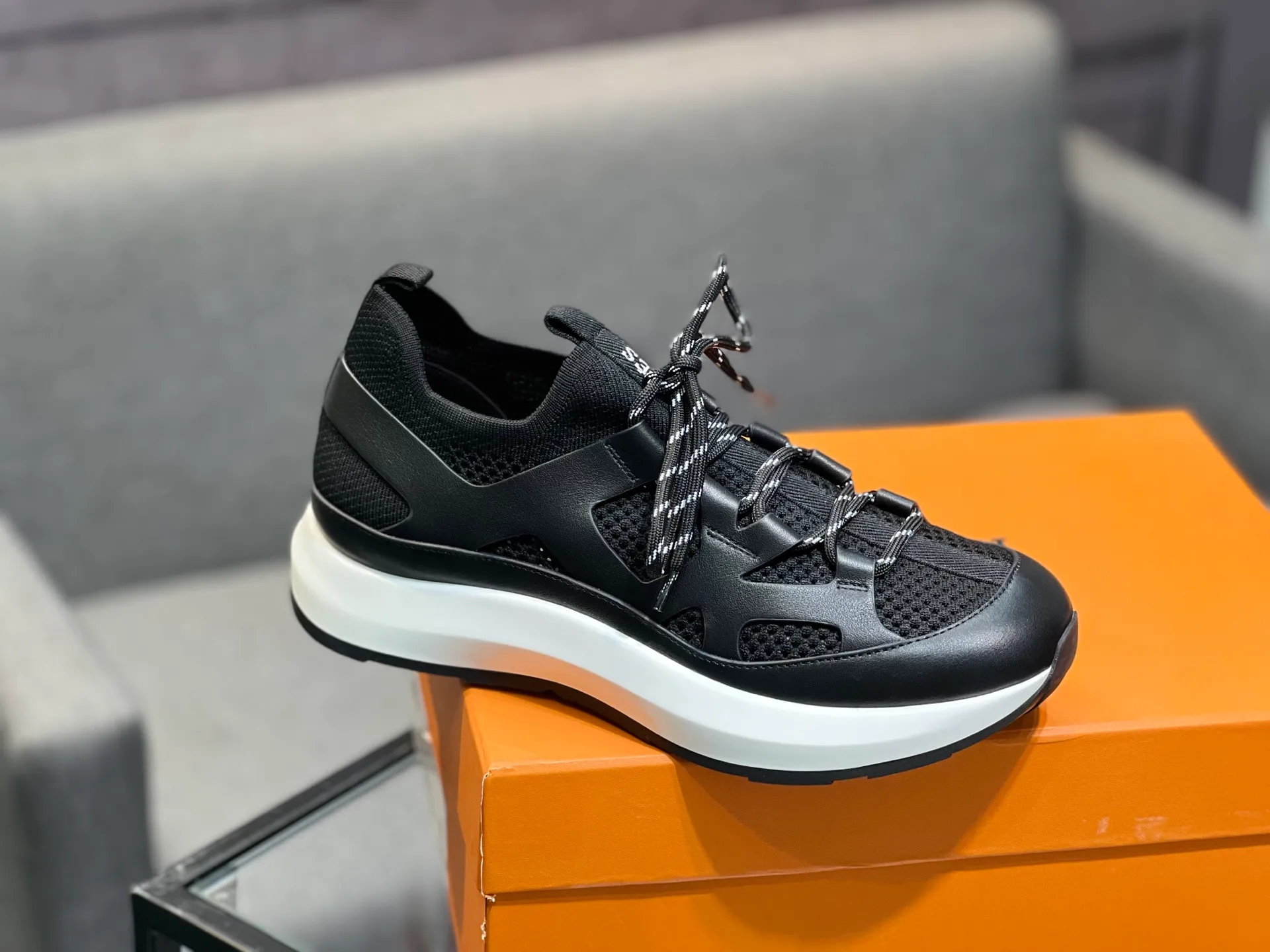 💰¥720 HERMES Men’s rest sneakers! -High-end quality original casual sports shoes -Upper: high nappa calfskin, forging technology, knitted fabric, shoe brand webbing, injection molded brand logo -Inner: foot pad; water-dyed cowhide -Outsole: ultra-light TPU·rubber; two-color molded outsole -Ultra-high quality control·fine workmanship: highlighted (high-end·luxury·grade) Size: 38-44 (45 46 customized)